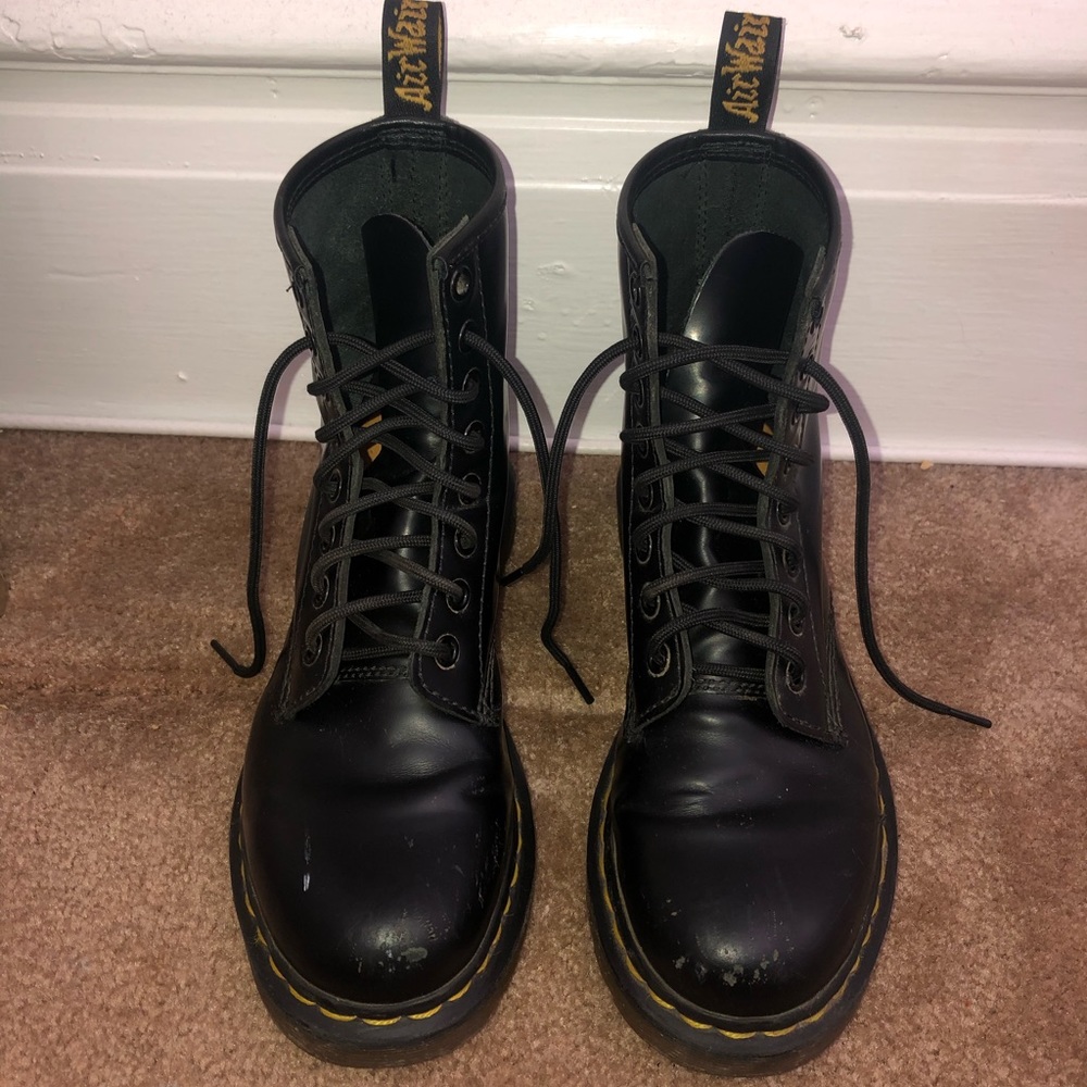 Women’s classic Dr. Martens